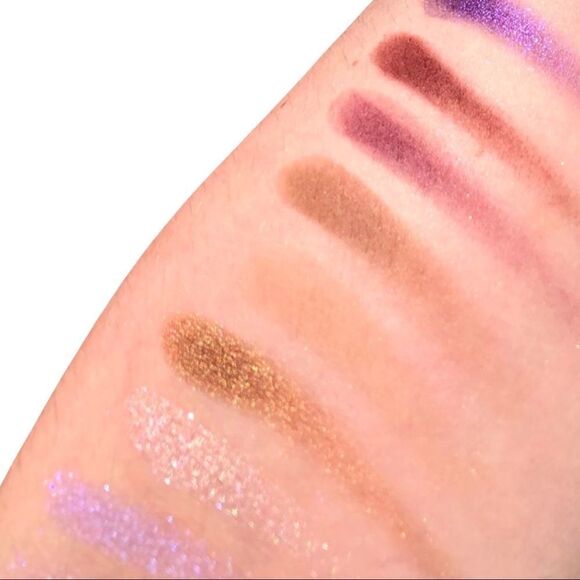 WINGME COSMETICS Ambitious Violet Eyeshadow Palette - Picture 3 of 6